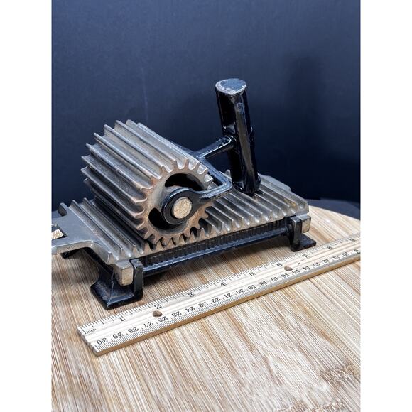 Antique 1880 Fluting Iron Laundry /Fluter/Crimper/Pleater Pressing Iron - Picture 11 of 16